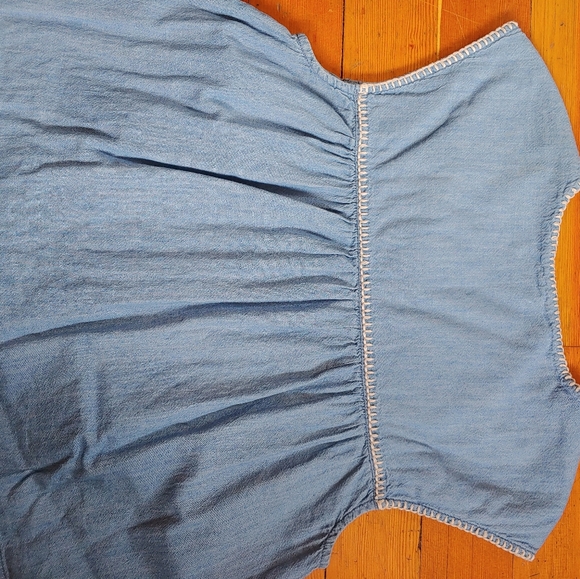 ❤ Gap chambray boho embroidered top M - Picture 2 of 6
